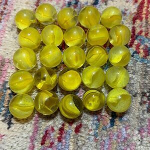Set a 25 yellow squirrel vintage marbles